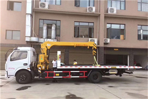 银州附近汽车轮胎更换